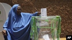 Nigeria: Goodluck Jonathan à frente nas presidenciais