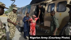 Une des filles de Chibok secourue par l'armée nigériane, 18 mai 2016.