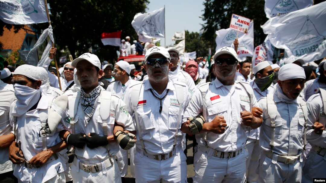 Members of hardline Islamic groups, including the Islamic Defenders Front, protest to show their displeasure over incoming Jakarta governor Basuki Tjahaja Purnama, who is an ethnic Chinese Christian, in Jakarta, Sept. 24, 2014.