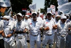 FILE - Members of hard-line Islamic groups, including the Islamic Defenders Front, protest to show their displeasure over incoming Jakarta governor Basuki Tjahaja Purnama, who is an ethnic Chinese Christian, in Jakarta, Sept. 24, 2014.