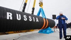 Meski Jerman telah menghentikan pembangunan pipa gas "Nord Stream-2" dari Rusia, namun negara-negara Eropa masih membeli minyak dan gas dari Rusia setelah invasi ke Ukraina (foto: dok). 