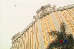 法国“蜘蛛侠”攀爬澳门33层大楼