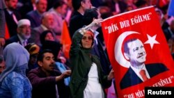 Supporters of Turkish President Tayyip Erdogan wait for his arrival for AK Party's Istanbul congress, Turkey, May 6, 2018. 