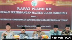 Rapat pleno Dewan Pertimbangan MUI memperingatkan untuk tidak bermain-main dengan isu agama. (VOA/Fathiyah Wardah)