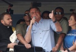 Presiden Jair Bolsonaro berpidato pada rapat umum di depan para pendukungnya di Sao Paulo, Selasa (7/9).