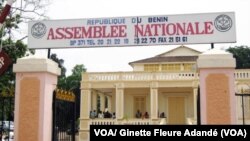 Siège de l'Assemblée nationale à Porto Novo, Bénin, 15 mai 2011. (VOA/ Ginette Fleure Adandé)