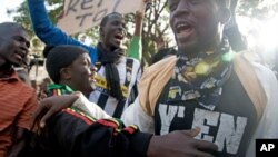 Protesters in Senegal demand that President Abdoulaye Wade quit his bid for a third term in February 26 elections, Feb 21, 2012.