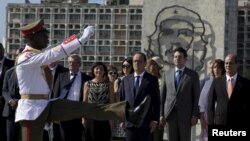 French President Francois Hollande attends a wreath laying ceremony for Cuba's independence hero Jose Marti at Revolution Square in Havana, May 11, 2015.
