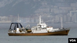 El barco cazatesoros Odyssey Explorer atraviesa el estrecho de Gibraltar.