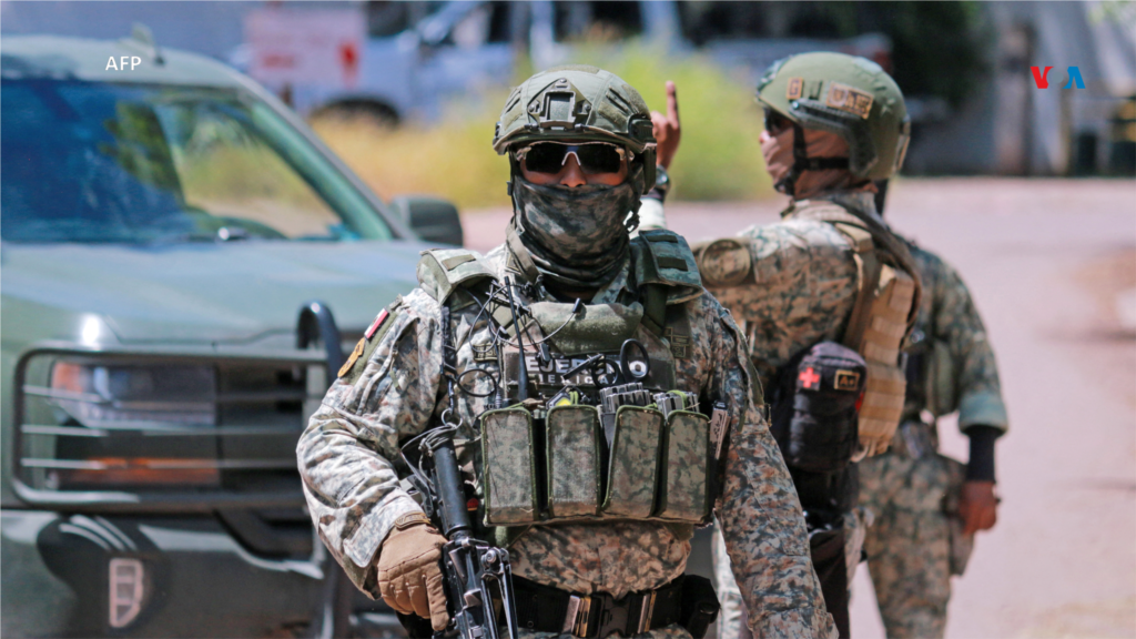 Soldados del Ejército mexicano durante operativo militar en Culiacán, Estado de Sinaloa, México.&nbsp;