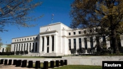 Gedung Federal Reserve di Washington, 3 April 2012. (Foto: REUTERS/Joshua Roberts)