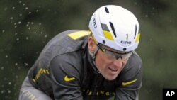 ທ່ານ Lance Armstrong ນັກຖີບລົດແຂ່ງສະຫະລັດ