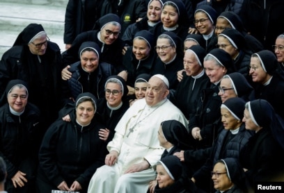 Paypoqdagi gozal rus ayol bilan jinsiy aloqa etuk xojayin uchun cunnilingus