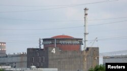 Вид на Запорожскую атомную электростанцию, включая энергоблок № 4, перед прибытием миссии экспертов Международного агентства по атомной энергии, 15 июня 2023 г