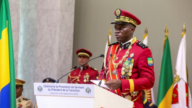 Le président de la transition gabonais va aller au Congo