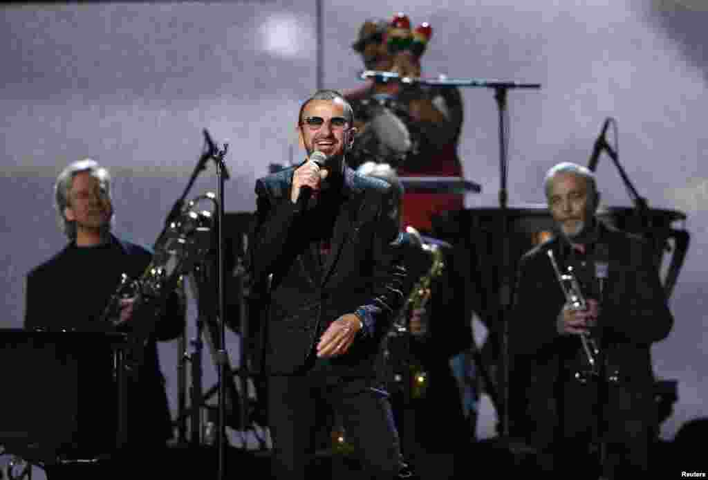 Ringo Starr (ex-Beattles) canta &quot;Photograph&quot; na 56&ordf; Gala dos Grammy em Los Angeles, Jan. 26, 2014. 