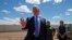 Shugaba Trump a lokacin da yake ziyara a yankin Calexico da ke kasar Mexico