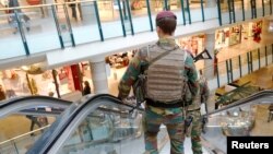 2016年6月15日比利时军人巡逻布鲁塞尔购物中心