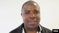 Deprose Muchena, director da Amnistia Internacional para África Oriental e Austral, Joanesburgo (Sebastian Mhofu/VOA)