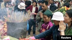 Người Việt âm thầm ra nước ngoài: ‘Cuộc di cư đau lòng’