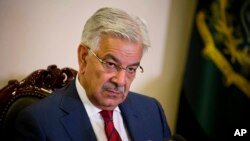 Menteri Luar Negeri Khawaja Mohammad Asif di Islamabad, Pakistan, 2 April 2018. (Foto: dok).