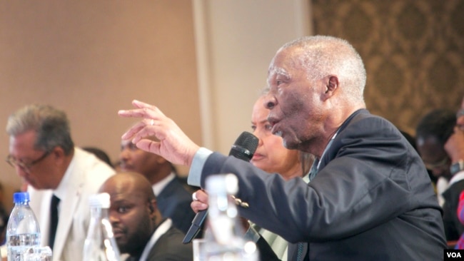 Rais wa zamani wa Afika Kusini Mhe. Thabo Mbeki akichangia jambo kwenye Mdahalo huowa kwanza wa Amani na Usalama Afrika (APSD)