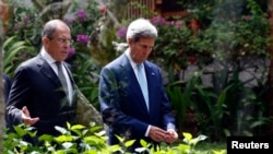 Russia's Foreign Minister Sergey Lavrov (L) speaks with U.S. Secretary of State John Kerry during their bilateral meeting on the sidelines of the APEC Summit, Oct. 7, 2013. 