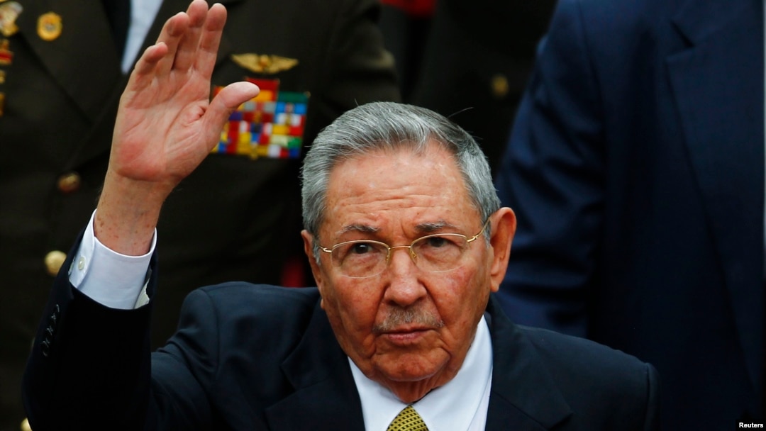 Presiden Kuba, Raul Castro mengusulkan pencabutan larangan impor mobil pada tahun 2011 (foto: dok). 