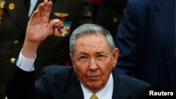 Presiden Kuba, Raul Castro mengusulkan pencabutan larangan impor mobil pada tahun 2011 (foto: dok). 