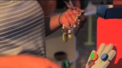 ក្រុមហ៊ុន​សែ្បកជើង​កេនយ៉ា​រក​កម្រៃ​ពី​សំរាម​សមុទ្រ