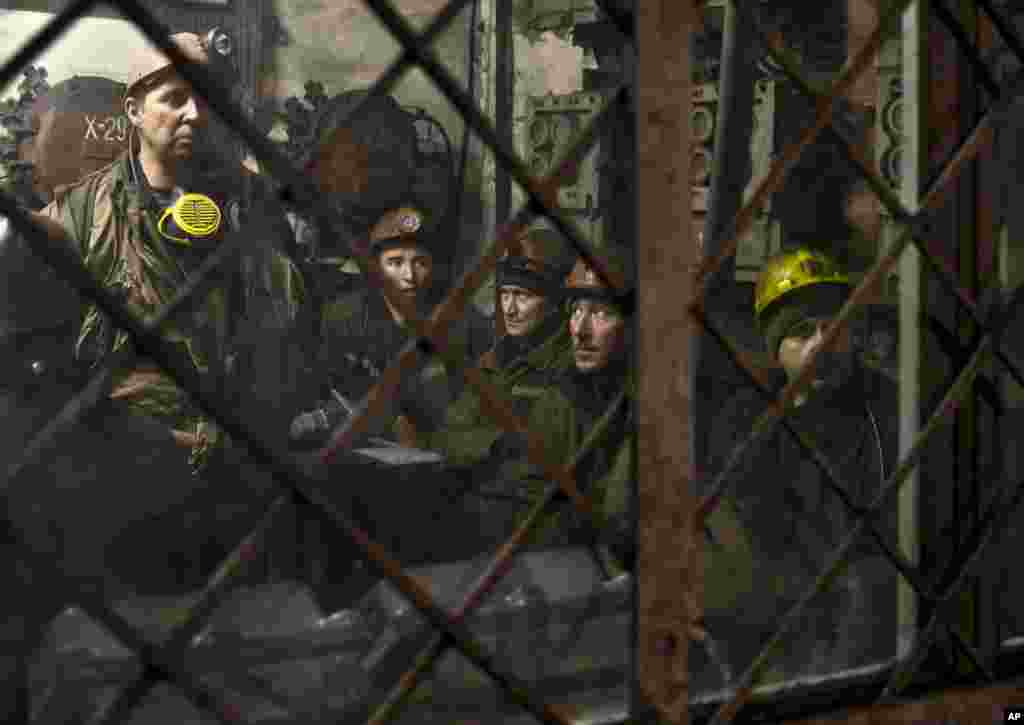 Ukrainian coal miners prepare before going underground at the Zasyadko coal mine in Donetsk, March 4, 2015.