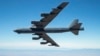 미 B-52 폭격기, 특수 정찰기 잇따라 일본 상공서 포착 