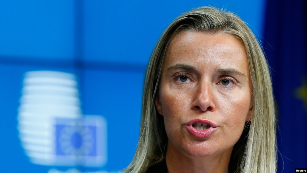 Kepala kebijakan luar negeri Uni Eropa yang baru dilantik, Federica Mogherini dari Italia, pada KTT Uni Eropa di Brussels (30/8).