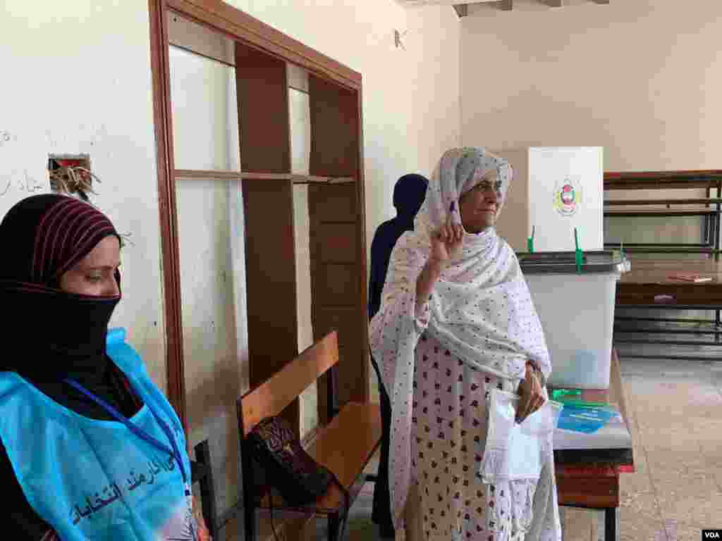 یکی از محلات رای&zwnj;دهی در ولایت ننگرهار