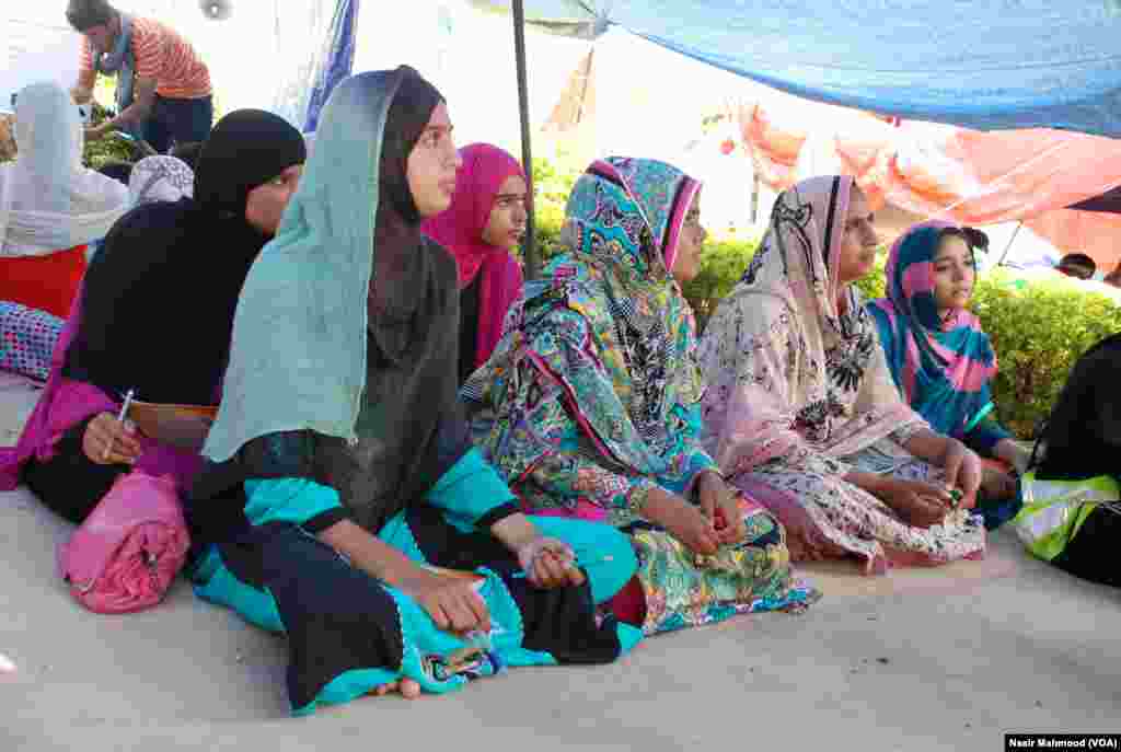 چھوٹے بچوں کے علاوہ بڑی جماعتوں کے طلبا کے لیے بھی درس و تدریس کا انتظام کیا گیا ہے۔