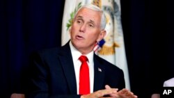 Los investigadores de la Cámara de Representantes quieren que el vicepresidente Mike Pence les dé documentos que puedan arrojar luz sobre si ayudó al presidente Donald Trump a presionar a Ucrania para que investigue a Joe Biden.