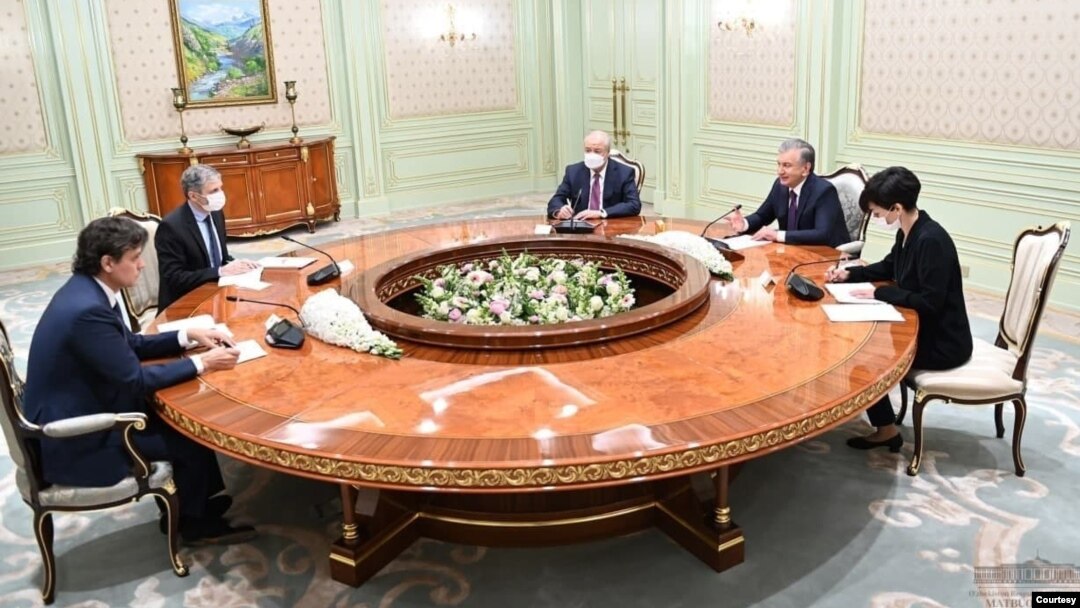 Shu yilning 30-aprelida O'zbekiston rahbari Shavkat Mirziyoyev Yevropada Xavfsizlik va Hamkorlik Tashkiloti Demoktratik institutlar va inson huquqlari byurosi direktori Matteo Makkachi bilan Toshkentda muloqot qilgan edi 