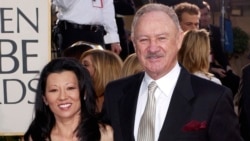 Aktor Gene Hackman bersama istrinya, Betsy Arakawa menghadiri acara Penghargaan Golden Globe Tahunan ke-60 di Beverly Hills, California, 19 Januari 2003. (Foto: Mark J. Terrill/AP Photo)