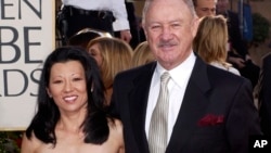 FILE - Actor Gene Hackman arrives with his wife, Betsy Arakawa, for the 60th Annual Golden Globe Awards in Beverly Hills, California, Jan. 19, 2003.