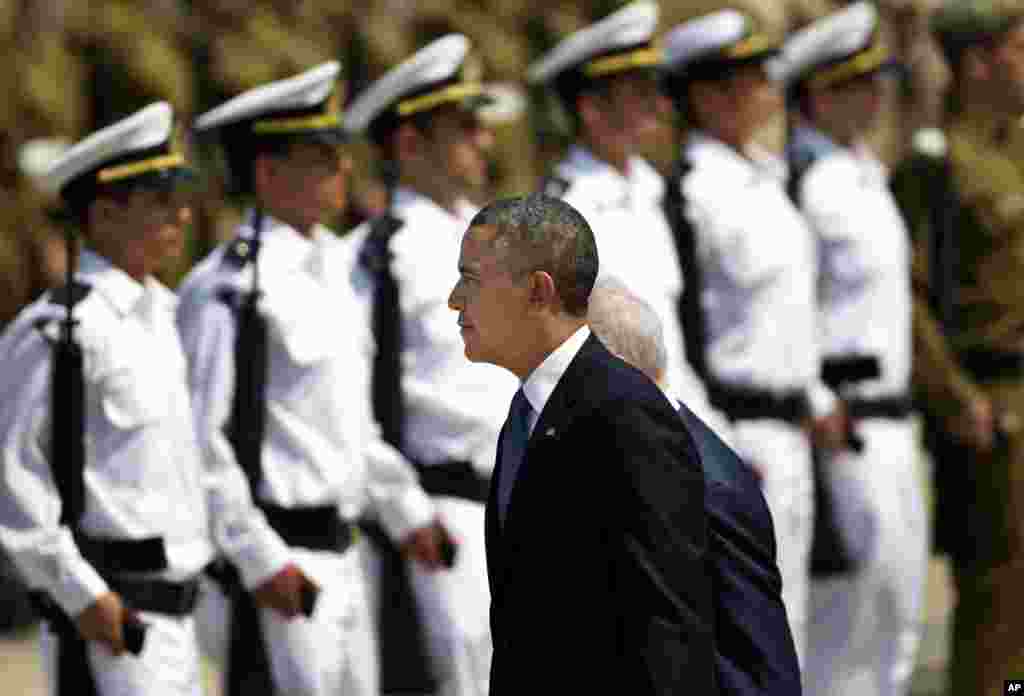 U.S. President Barack Obama reviews an honor guard upon his arrival at Ben Gurion airport near Tel Aviv, March 20, 2013.