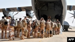 The last French soldiers board a military plane to leave Niger for good, at the French base that was handed over to the Nigerien army, in Niamey on Dec. 22, 2023.