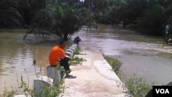  Meluapnya Sungai Pase dan Keureten Minggu malam (17/1) menyebabkan banjir di Kecamatan Matang Kuli, Aceh Utara. 