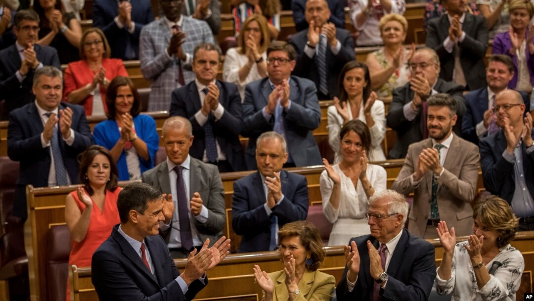 Spain's caretaker Prime Minister Pedro Sánchez (Bottom-L) is applauded by Socialist party colleagues during the parliamentary debate at the Spanish parliament in Madrid, Spain, July 22, 2019.
