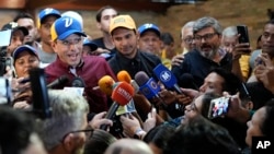 Henrique Capriles Radonski, candidato de Primero Justicia en la primaria presidencial opositora, habla a la prensa el 24 de junio pasado en Caracas, durante su inscripción como postulado en ese proceso, que se prevé realizar el 22 de octubre de 2023.