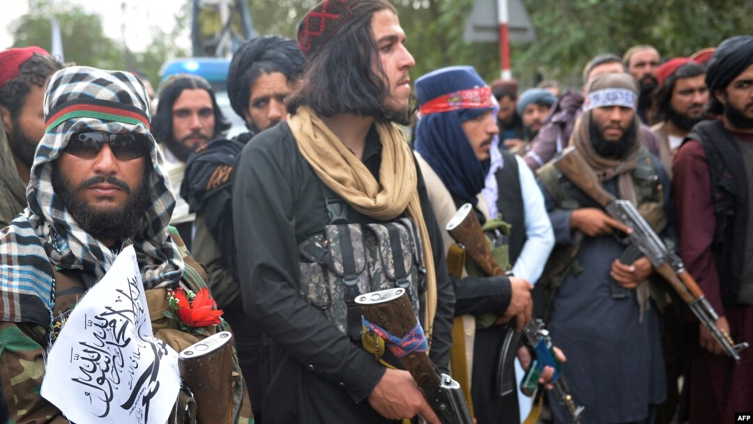 AQSh askarlari Afg'onistonni tark etganini olqishlayotgan toliblar, Kobul, 31-avgust, 2021