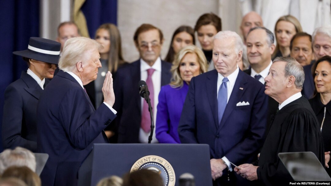 Prezida wa Amerika ariko ararahira
