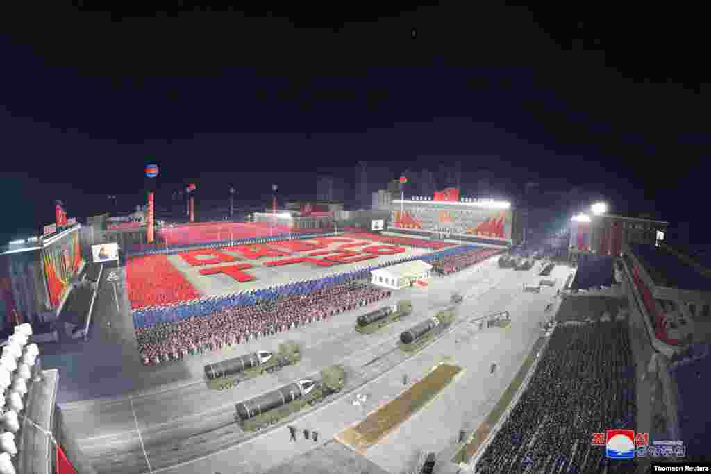 북한 평양에서 노동당 제8차 대회 기념 열병식이 열렸다. 