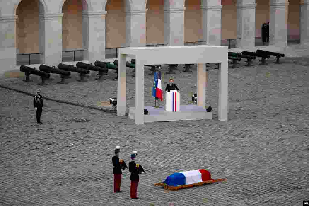 French President Emmanuel Macron delivers his speech to pay his respects to the coffin of WWII fighter and "Compagnon de la Liberation" Daniel Cordier during a ceremony, in the courtyard of the Invalides monument in Paris.