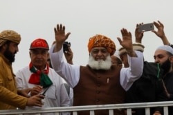 Fazal-ur Rehman, president of the Jamiat Ulema-e-Islam-Fazal (JUI-F) waves to supporters during what participants call Azadi March (Freedom March) to protest the government of Prime Minister Imran Khan, in Islamabad, Nov. 1, 2019.