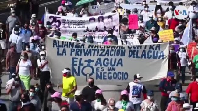 Salvadoreños protestan y exigen justicia al presidente Bukele